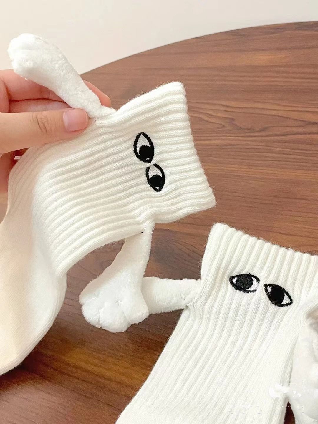 Hand in Hand Socken - Magnetische Socken für Paare